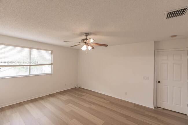 Building Photo - 1326 Majesty Terrace