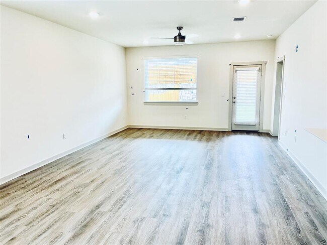 Building Photo - 2413 Sisterdale Ln