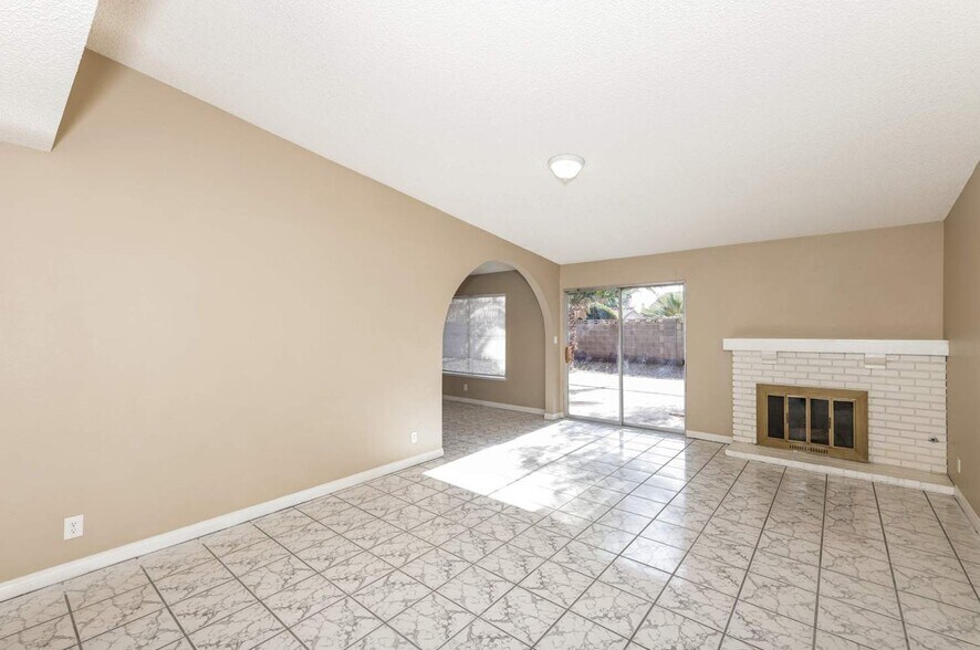 Building Photo - 346 Fuente Dr