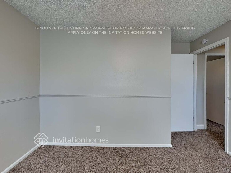 Building Photo - 2853 S Bahama St