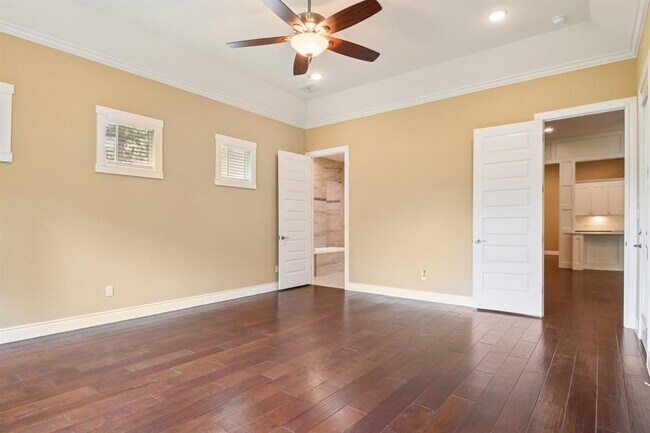 Building Photo - 124 Abamillo Dr