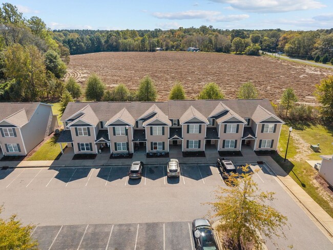 Building Photo - ONE MONTHS RENT FREE FOR THIS SPECIFIC 3 B...