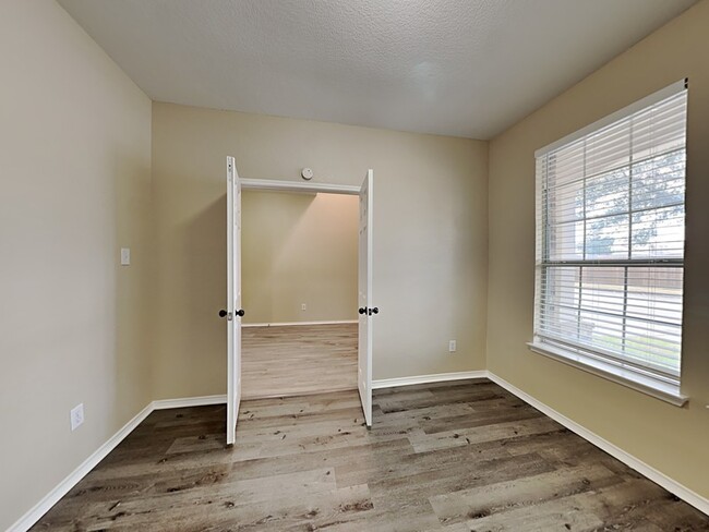 Building Photo - 1019 Mule Deer Rd