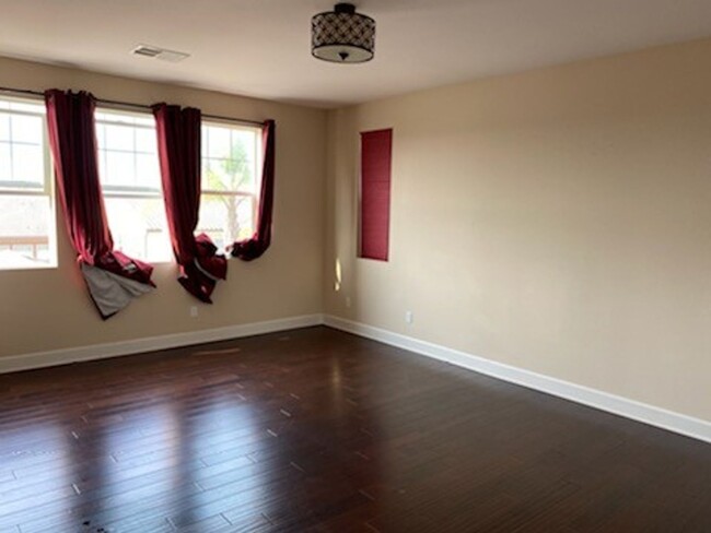 Building Photo - Beautiful 5 Bedroom Home for rent in Lopel...