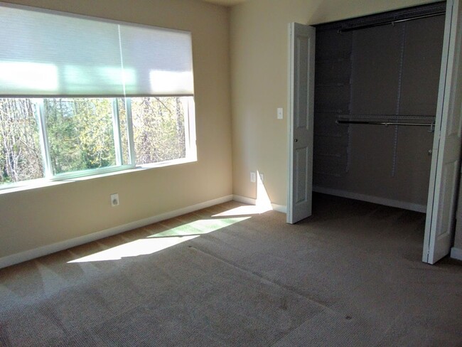 Building Photo - Gorgeous Renton Townhome - 2BR/2.5BA with ...