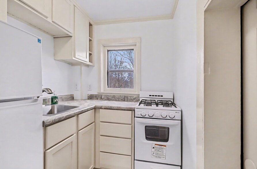 Kitchen - 222 N Eagle St