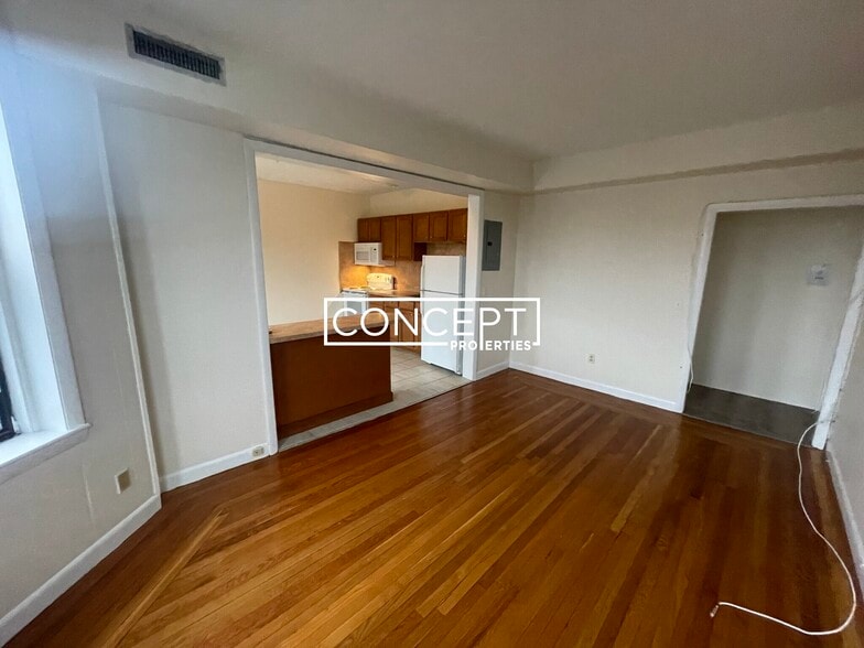 Building Photo - 1131 Commonwealth Ave