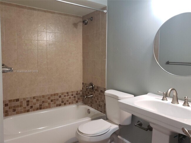 Building Photo - 14617 SW 123rd Ave