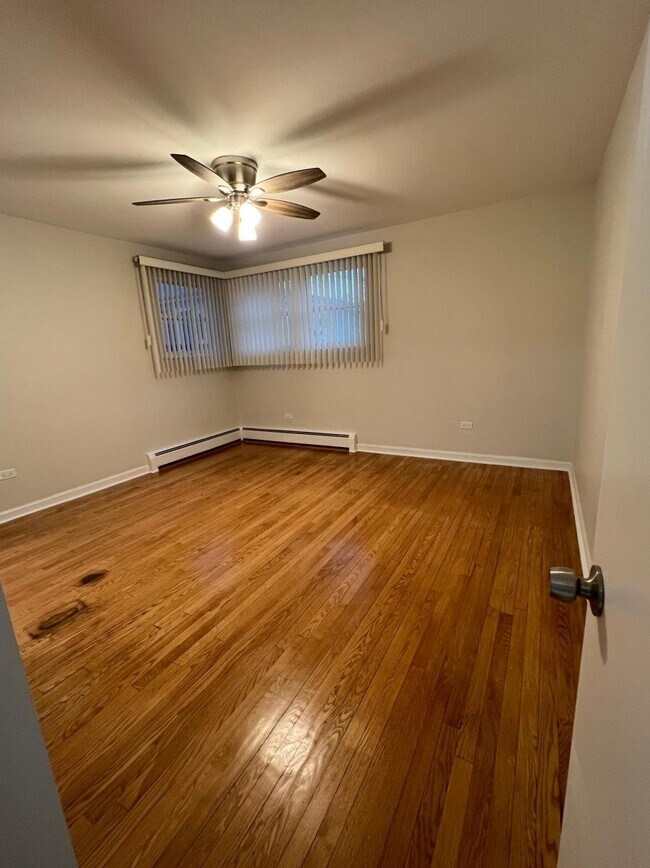 Building Photo - 9533 Schiller Blvd