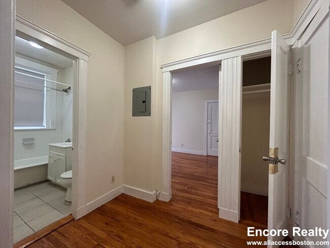 Building Photo - 131 Washington St