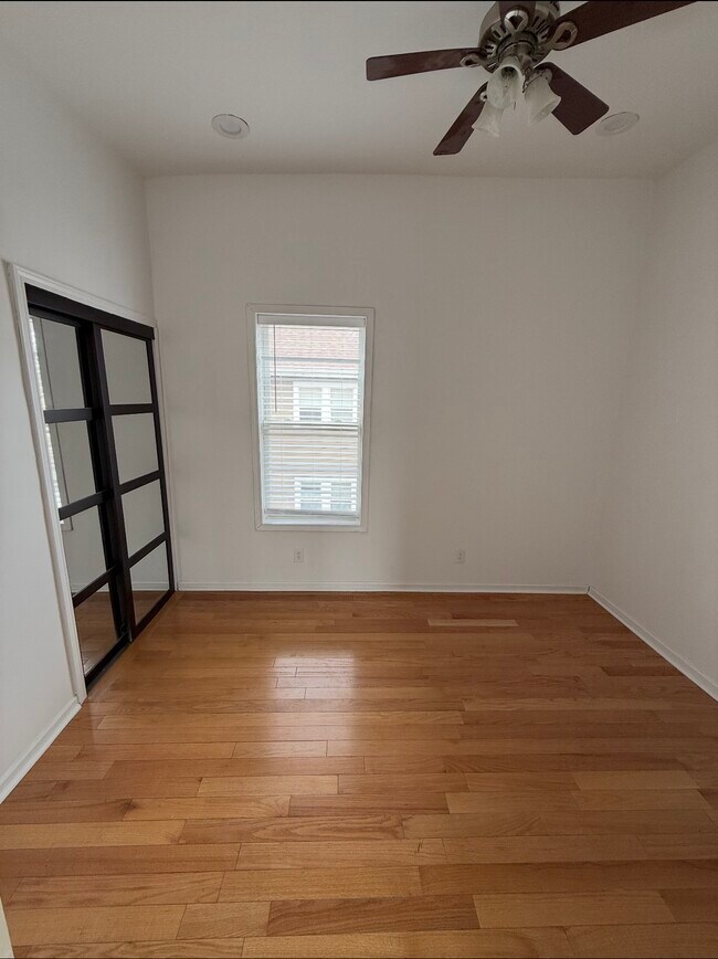 Building Photo - Singleton Multifamily Building