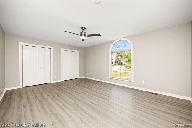 Building Photo - 6096 Darramoor Rd