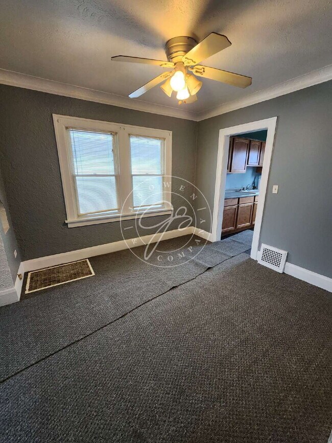 Building Photo - 2 bed with huge bonus finished room in basement!