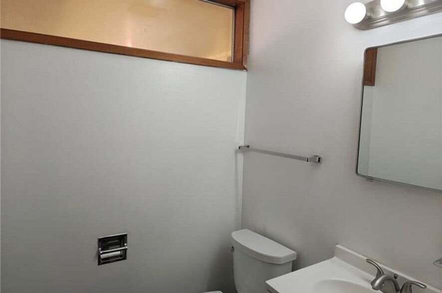 Building Photo - 205 March Dr NE