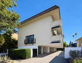 Building Photo - Spacious 2BR Condo with Central A/C, Bonus Room & Huge Storage – Walk to Burlingame Avenue