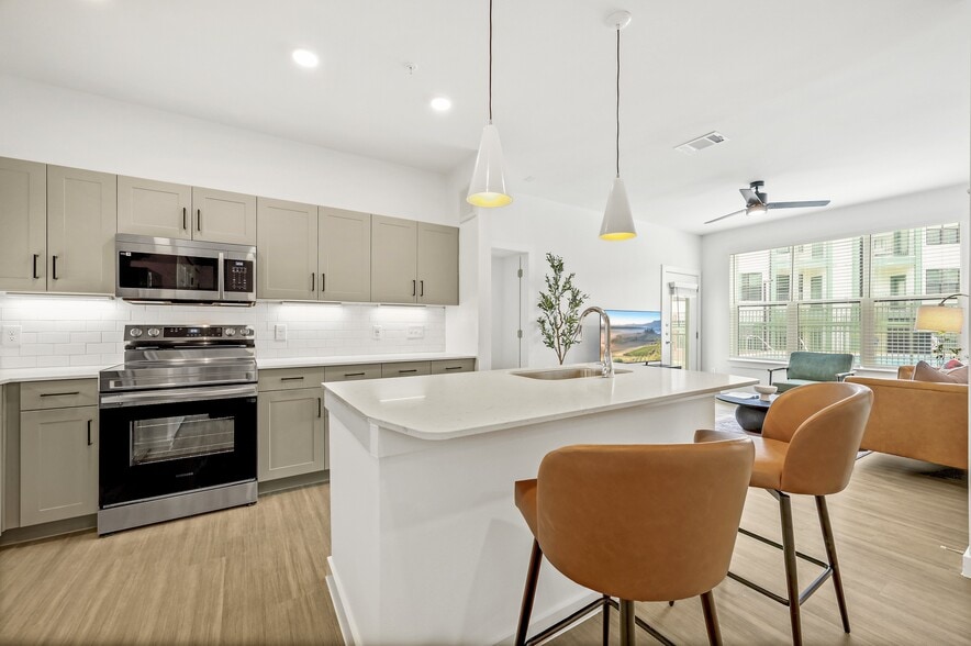 Primary Photo - Bluff View at Frederick Creek