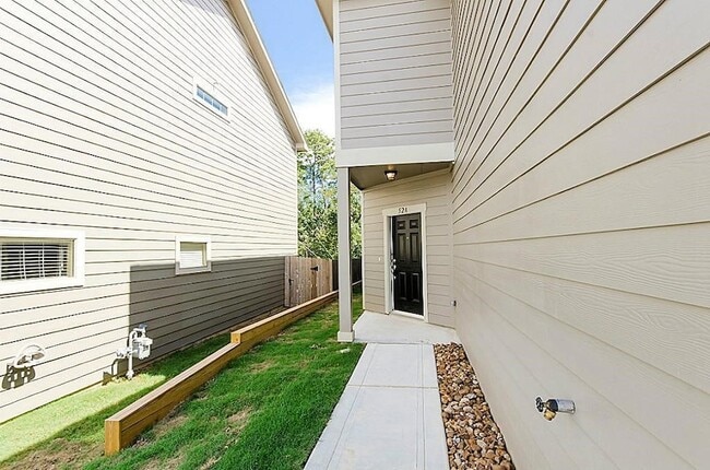 Building Photo - 63 Woodland Hills Dr