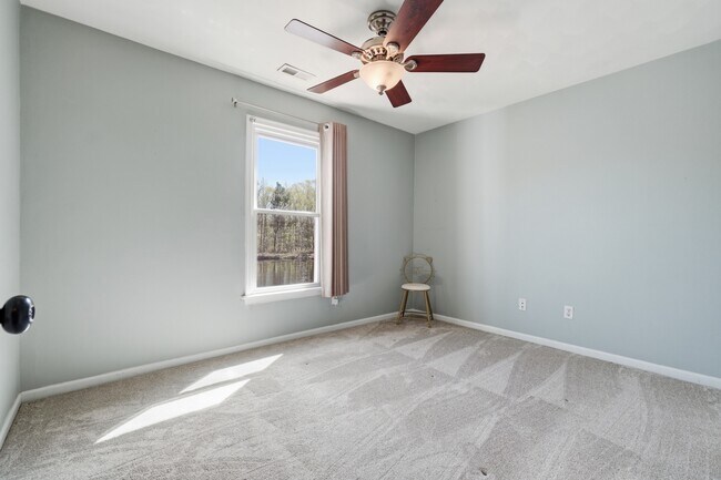 Building Photo - 1721 Chestwood Dr