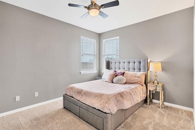 Building Photo - 2100 Pipers Field Dr