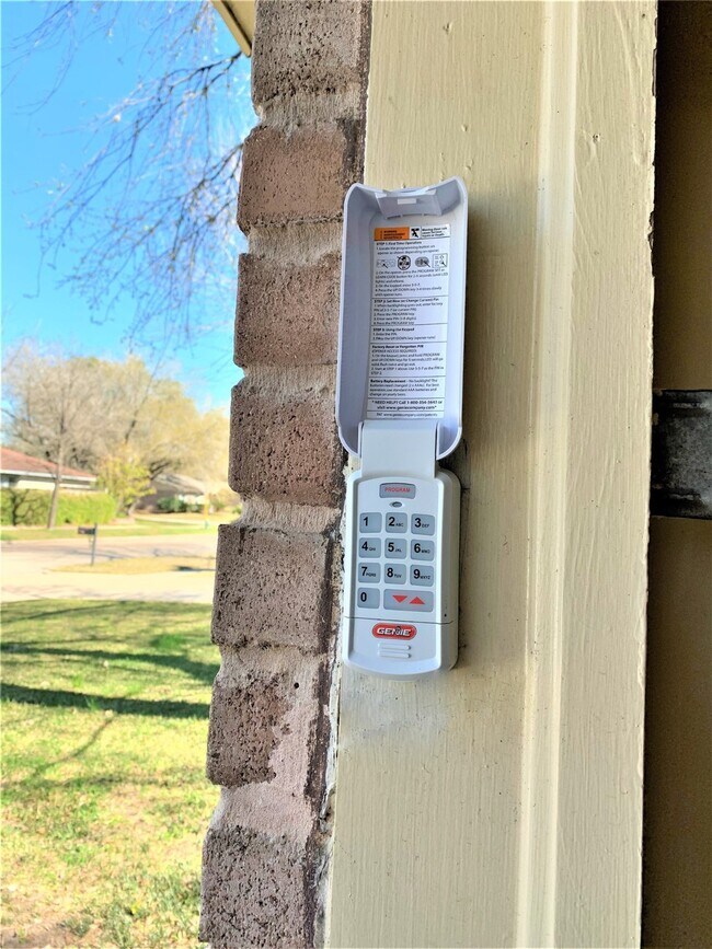 Building Photo - 10011 Appleridge Dr