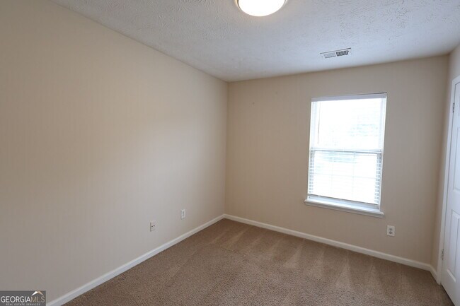 Building Photo - 3044 Lake Park Trail