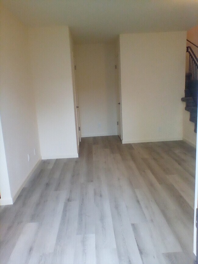 Building Photo - 400 Corcoran Ave