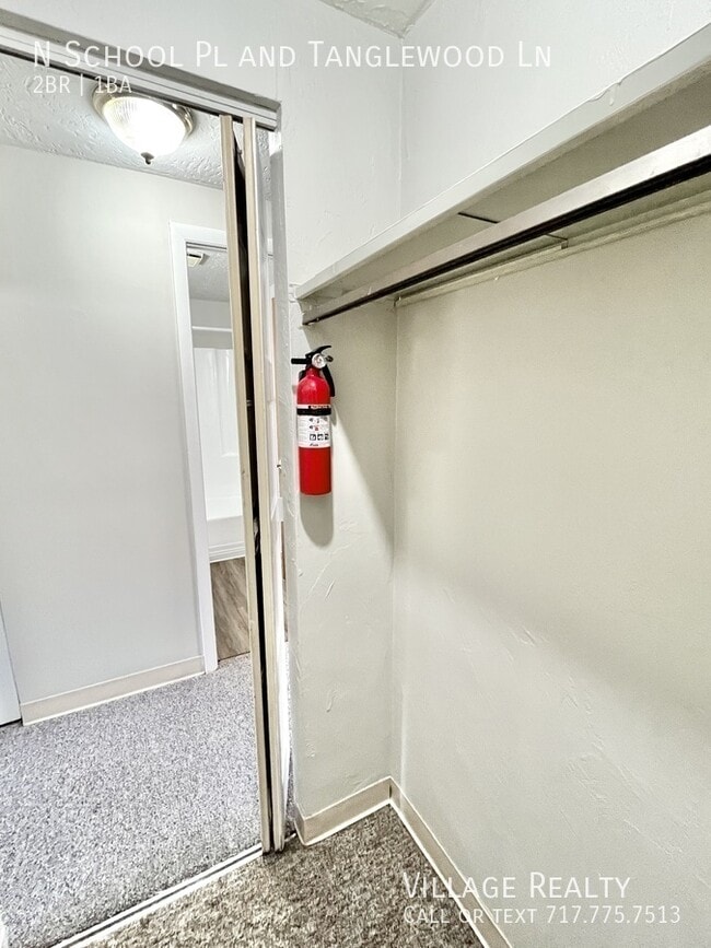 Building Photo - 343 N School Pl