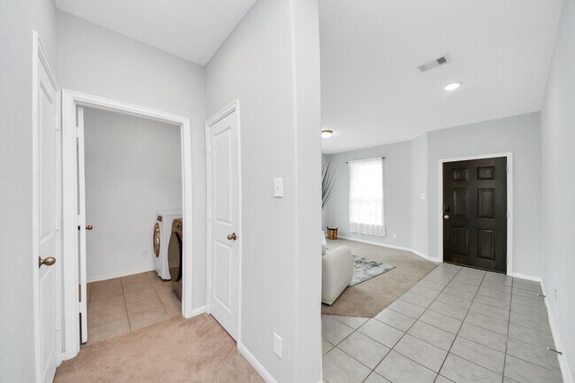 Building Photo - 208 Salange Ln