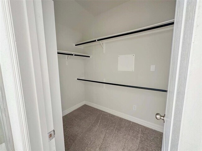 Building Photo - 27150 Grey Fox Run