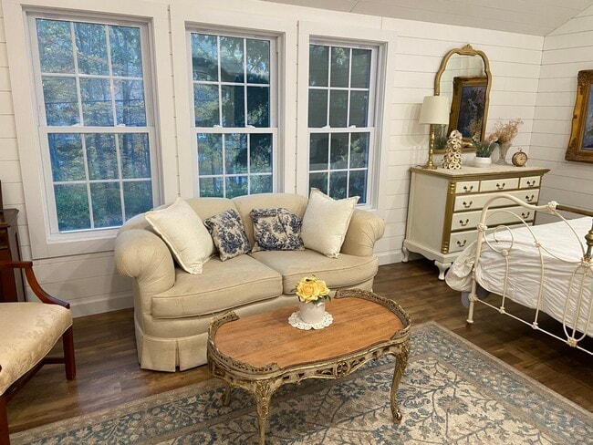 Building Photo - 290 Hamburg Rd