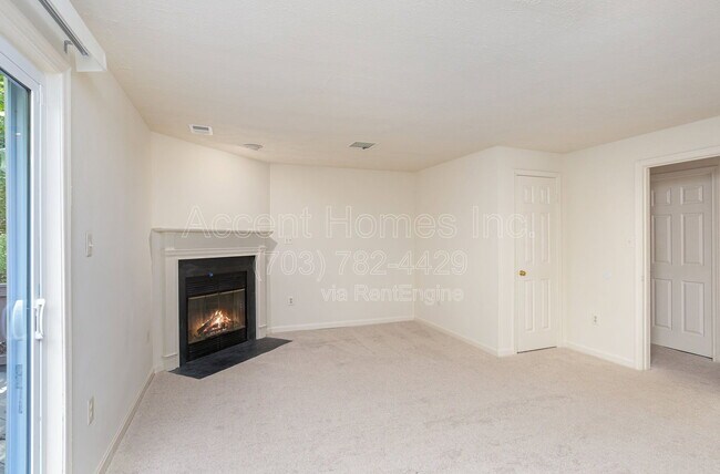 Building Photo - 7461 Ridge Oak Ct