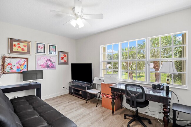 Building Photo - 4496 Hickory Dr