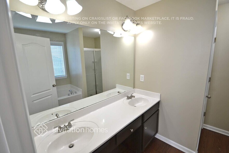 Building Photo - 705 Capri Ridge