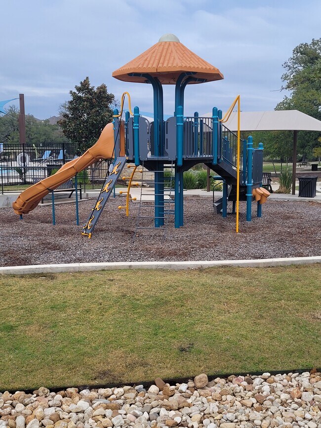 Building Photo - 105 Riverhill Dr