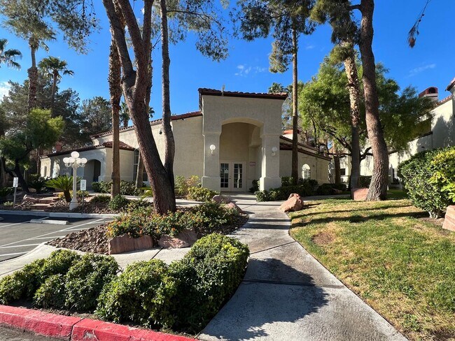 Building Photo - BEAUTIFUL UPGRADED CONDO/MANY AMENITIES - 3 BED, 2 BATH