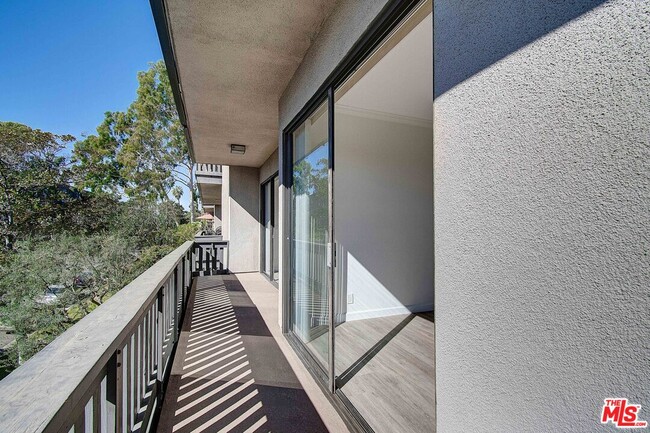 Building Photo - 2324 S Beverly Glen Blvd