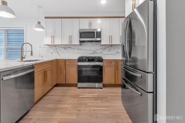 Building Photo - 73 Stuyvesant Ave.