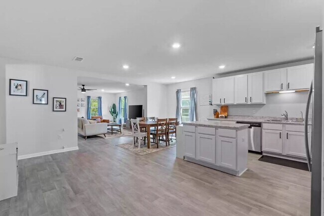 Building Photo - Beautiful, newly built 3-bedroom in South Walton