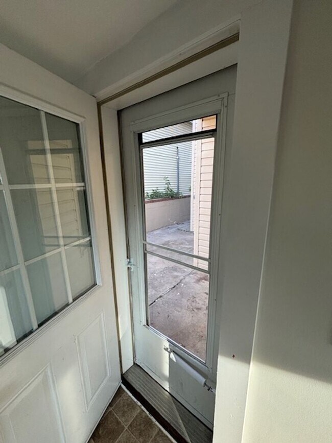 Building Photo - 3 Bedroom 1.5 Bathroom Available in Manheim!