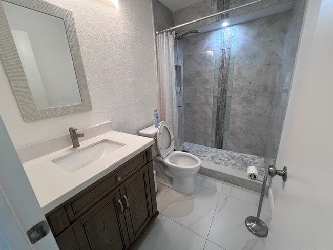 Building Photo - 5795 Parkview Point Dr