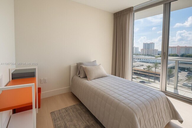 Building Photo - 17001 Collins Ave