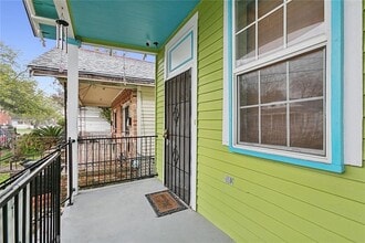 Building Photo - 8927 Hickory St