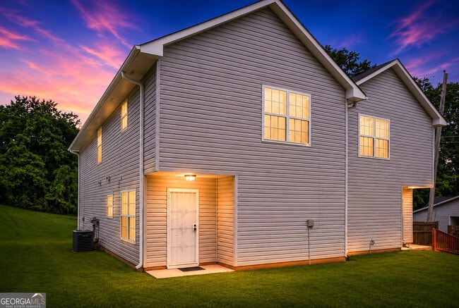 Building Photo - 312 Louise Ln