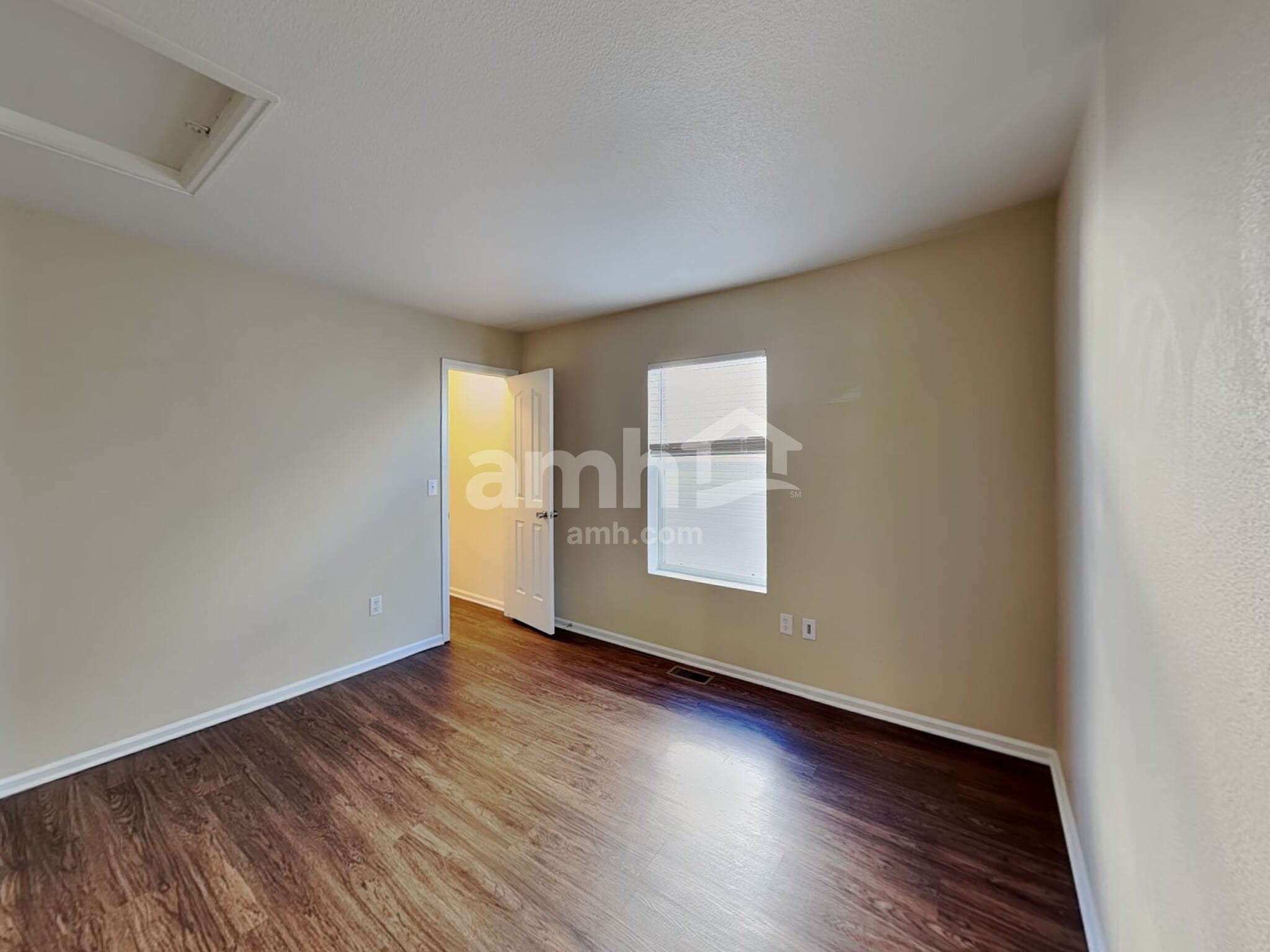 Building Photo - 2630 Coach House Loop