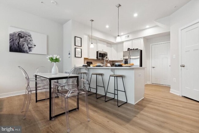 Building Photo - 10700 Presidential Pkwy