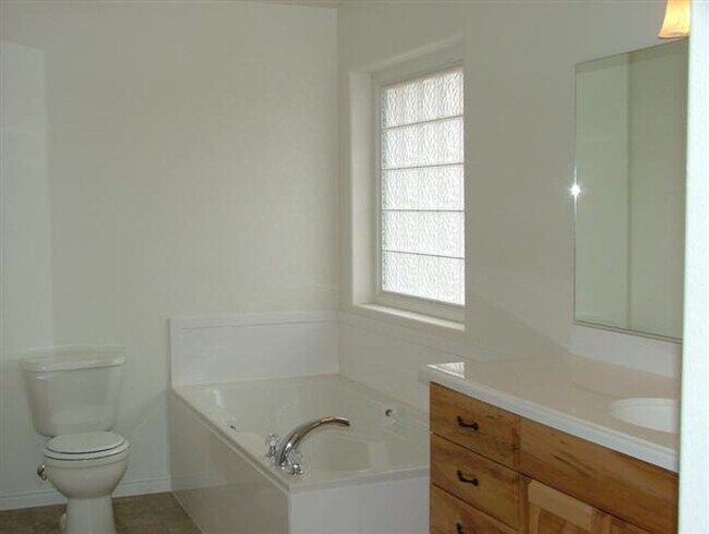 Building Photo - 351 S 300 E