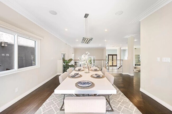 Building Photo - 15316 Del Gado Dr