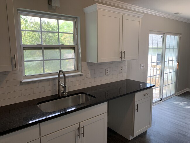 Building Photo - 1085 Garibaldi St SW