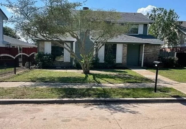 Building Photo - Come and see this well-kept beautiful home...