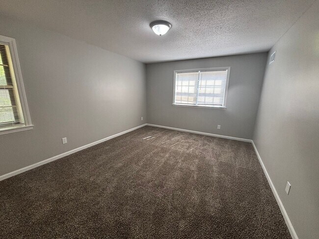 Building Photo - 8280 Chippingham Dr